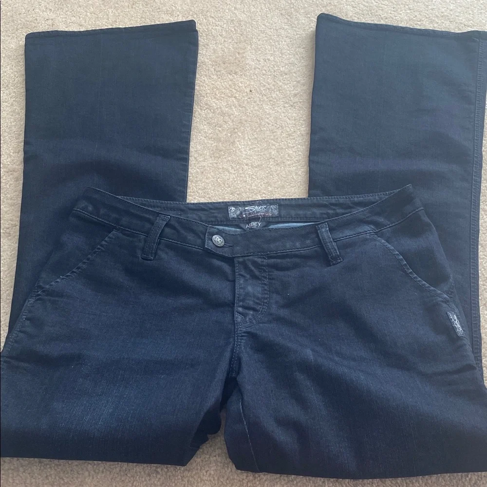 Silver Abbey jeans size w33/L-33 dark wash. - Picture 4 of 6